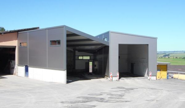 Neuer Waschplatz / Überdachung Vorplatz