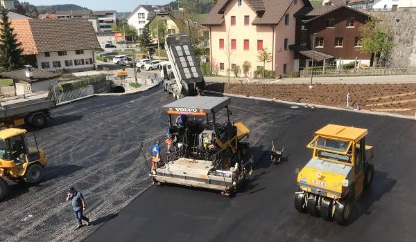 Einbau Deckbelag Gemeindehaus Rickenbach