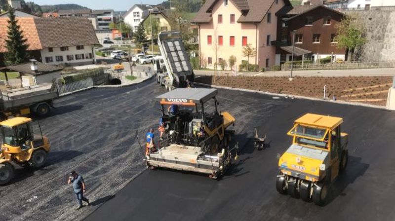 Einbau Deckbelag Gemeindehaus Rickenbach - 1