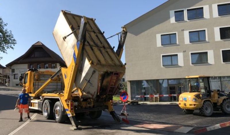 Einbau Deckbelag Gemeindehaus Rickenbach - 2