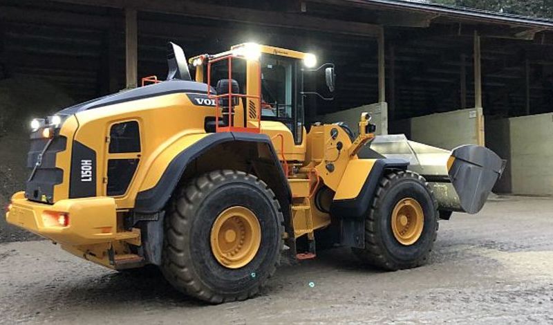 Pneulader VOLVO L150 H & ISUZU II Deponie - 2