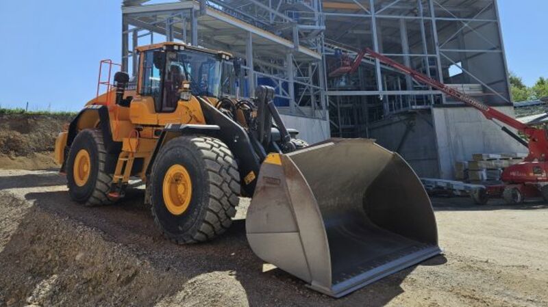 Neuer Pneulader Volvo L180H im Einsatz - 1
