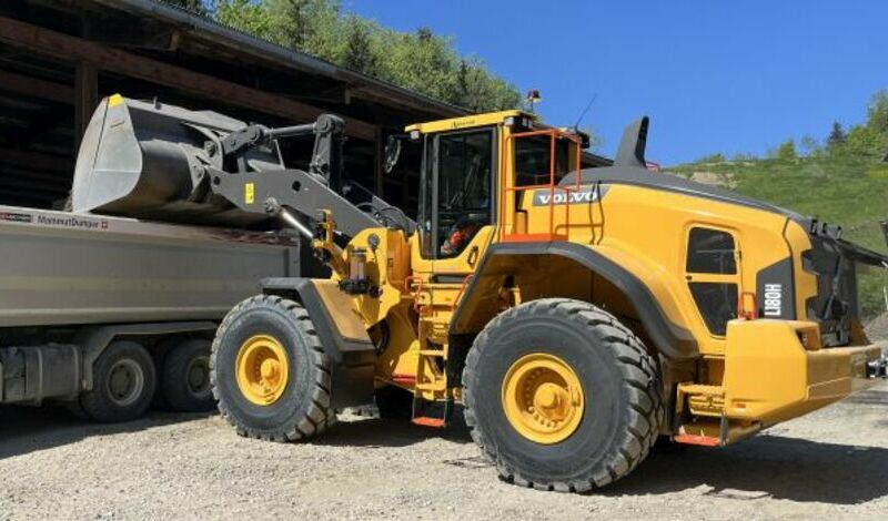 Neuer Pneulader Volvo L180H im Einsatz - 2