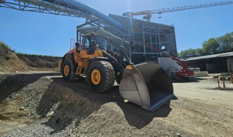 Neuer Pneulader Volvo L180H im Einsatz - 3